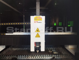 Оптоволоконный лазер в кабине с труборезом и сменным столом XTC-1560GT/6000 Raycus
