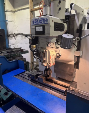 Универсальный фрезерный станок с УЦИ Frejoth FBM-4VF