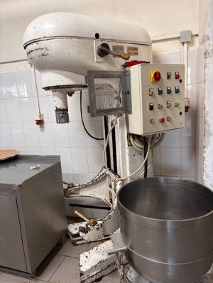 Взбиватель кондитерских смесей с дежой 100л