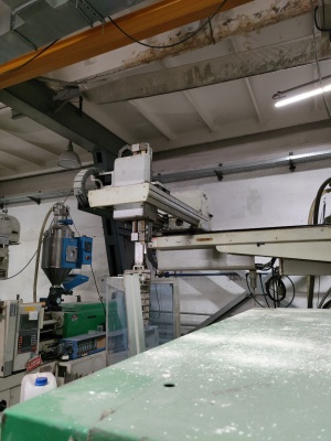 ТПА Chen Hsong Machinery SM150TS в комплекте с роботом-укладчиком и поворотным столом
