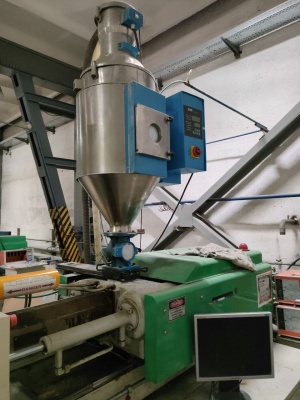 ТПА Chen Hsong Machinery SM150TS в комплекте с роботом-укладчиком и поворотным столом