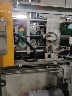ТПА Chen Hsong Machinery SM250TSV в комплекте с роботом-укладчиком и автоматической запайкой ГП в полурукав