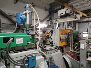 ТПА Chen Hsong Machinery SM250TSV в комплекте с роботом-укладчиком и автоматической запайкой ГП в полурукав