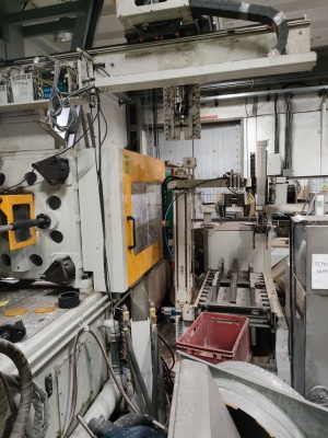 ТПА Chen Hsong Machinery SM250TSV в комплекте с роботом-укладчиком и автоматической запайкой ГП в полурукав