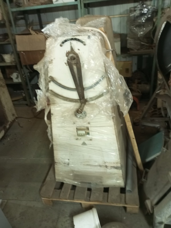 Машина напольная для раскатки теста мнрт-130/600
