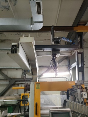 ТПА Chen Hsong Machinery SM250TSV в комплекте с роботом-укладчиком и автоматической запайкой ГП в полурукав
