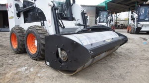 Виброкаток на мини-погрузчик New Holland LS 170
