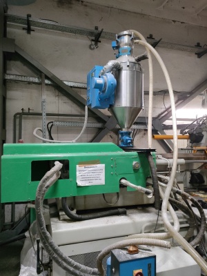 ТПА Chen Hsong Machinery SM250TSV в комплекте с роботом-укладчиком и автоматической запайкой ГП в полурукав