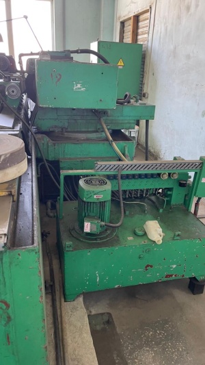 круглошлифовальный станок TOS BHU 32A/2000