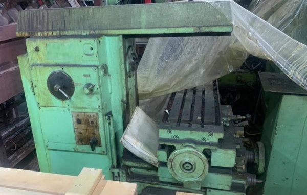 Горизонтально-фрезерный станок 6Р80