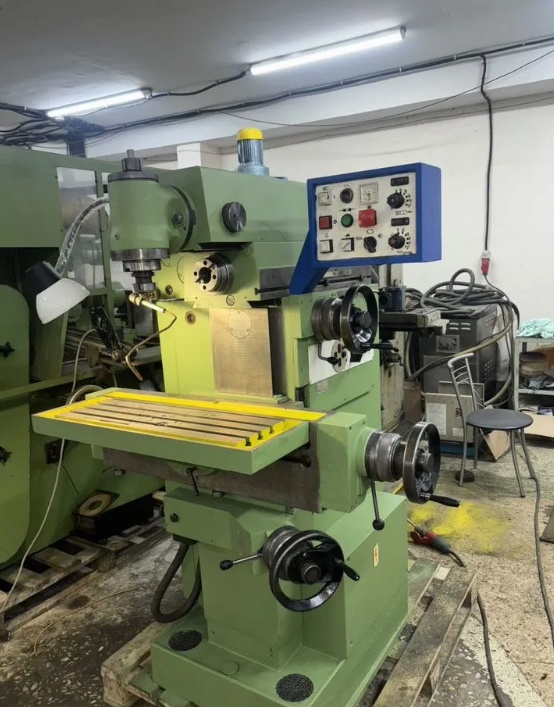 Универсально-фрезерный FUW 250 / IV