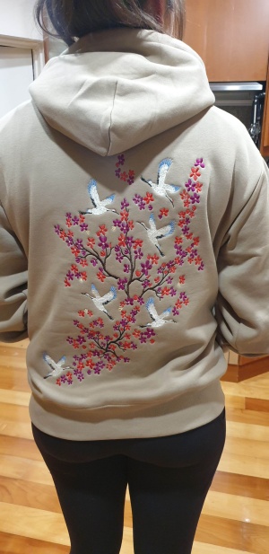 Профессиональная вышивальная машина на 15 ниток с пяльцами для кепок