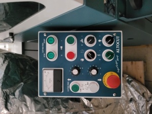 Отрезной станок Altocut CK200B