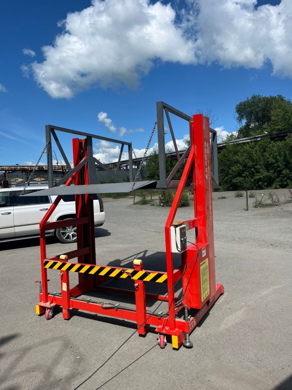 Передвижной грузовой подъемник (лифт)