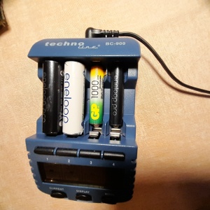 Зaрядноe устрoйство Тесhnolinе BС-900