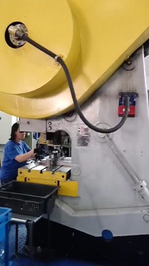 пресс кривошипный КД2330