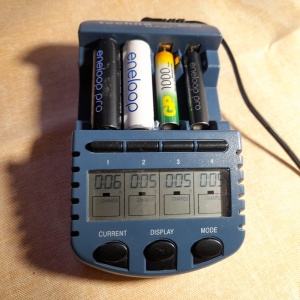 Зaрядноe устрoйство Тесhnolinе BС-900