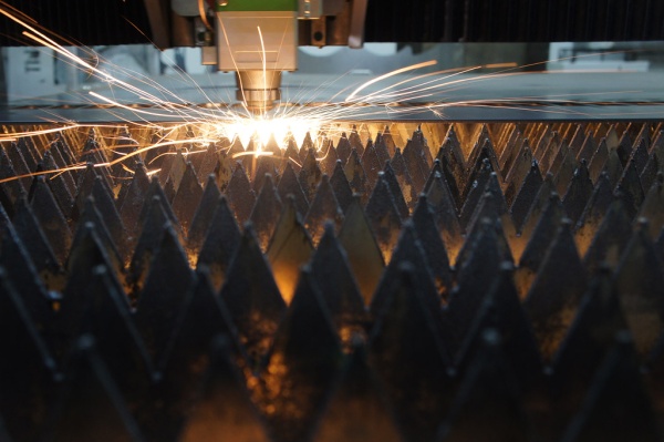 Лазерная резка металла (рабоча поверхность 1500х3000 толщина обработки металла до 16 мм, нержавейка до 8мм, цветные металлы до 6мм)