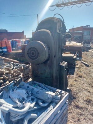 Вертикально-фрезерный станок 6м13П