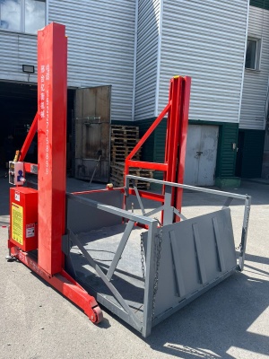 Передвижной грузовой подъемник (лифт)