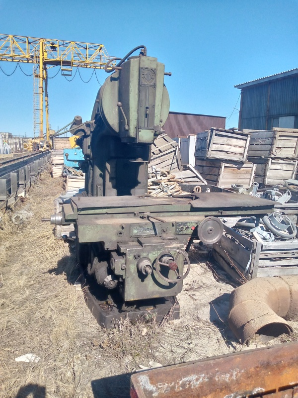 Вертикально-фрезерный станок 6м13П