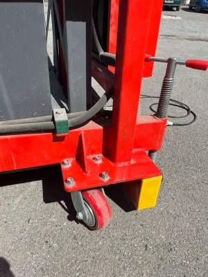 Передвижной грузовой подъемник (лифт)