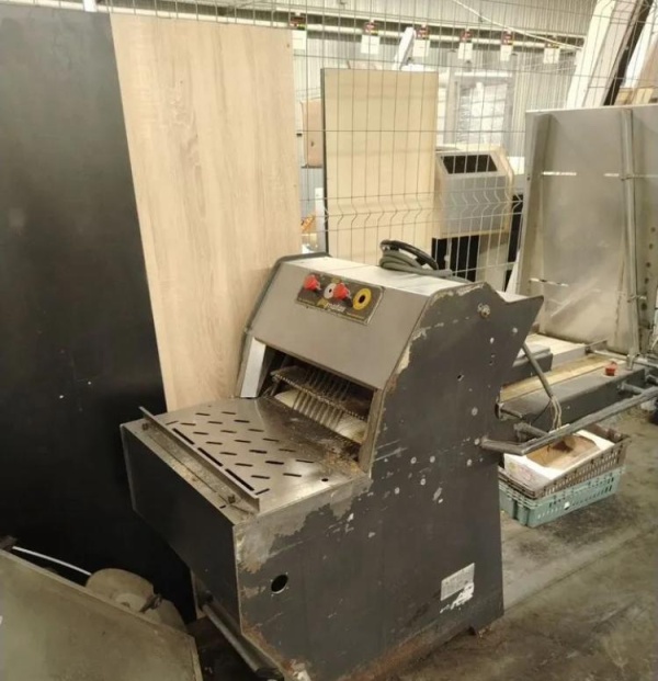 Машина для нарезки хлебобулочных изделий matas