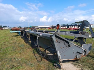 Комбайн Challenger WR-9740