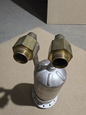 Металлокерамический триод с водяным охлаждением