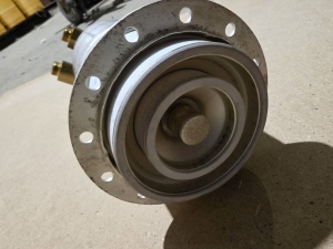 Металлокерамический триод с водяным охлаждением