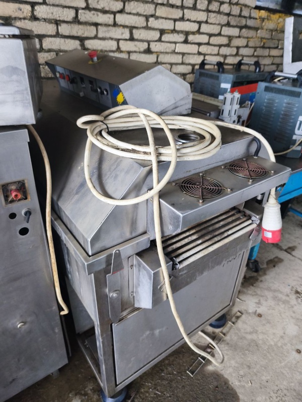 термоусадочная упаковочная машина туннельного типа Cryovac CJ62