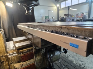 ВМ127М вертикально-фрезерный станок 1990г.в. с УЦИ и оснсткой