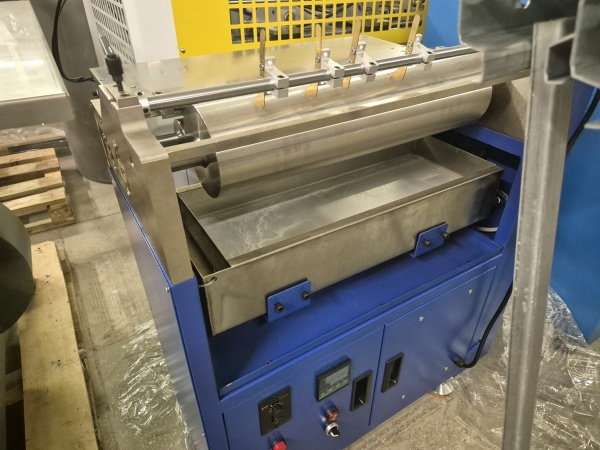 Клеемазательная машина. Ширина 520 мм. Горячий клей