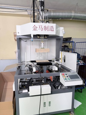 Полуавтоматическая машина для оклейки картонных коробок