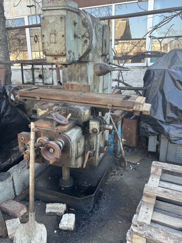 6Р11 вертикально-фрезерный станок