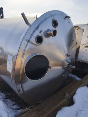 вертикальный технологический резервуар (реактор) из нержавеющей стали объёмом 14000 л. с рубашкой