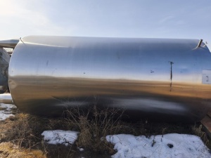 вертикальный технологический резервуар (реактор) из нержавеющей стали объёмом 14000 л. с рубашкой
