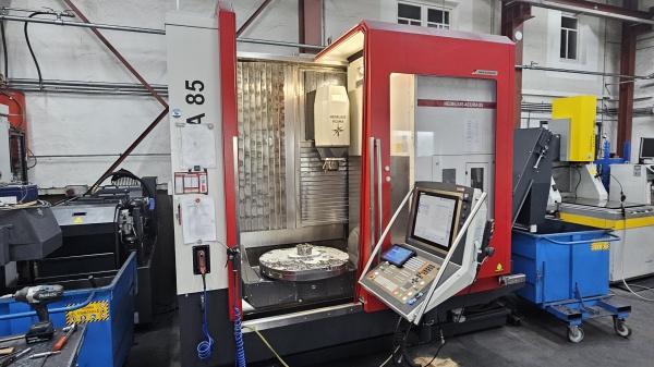 5-осевой вертикальный обрабатывающий центр Hedelius Acura 85