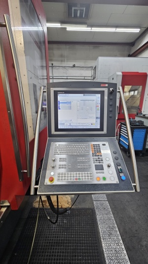 5-осевой вертикальный обрабатывающий центр Hedelius Acura 85