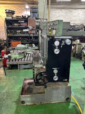 Инструментальный Широкоуниверсальный фрезерный станок TOS FN40