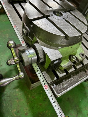 Инструментальный Широкоуниверсальный фрезерный станок TOS FN40