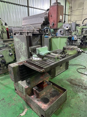 Инструментальный Широкоуниверсальный фрезерный станок TOS FN40