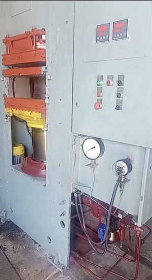 Пресс вулканизационный 250-600. Усилие 250т