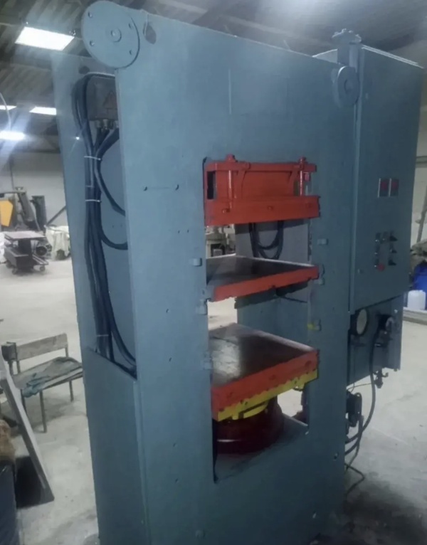 Пресс вулканизационный 250-600. Усилие 250т