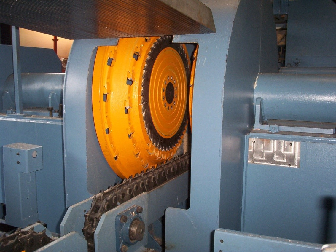 станок первого ряда. брусовальный станок для тонкомера. станок первого ряда. четырехвальный брусующий станок. Costa righi giga 03.