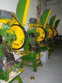 Оборудование для производства швейной металлофурнитуры