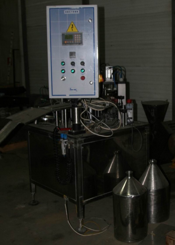 Автомат по фасовке жидких и пастообразных продуктов в пластиковые стаканчики Пастпак-Р