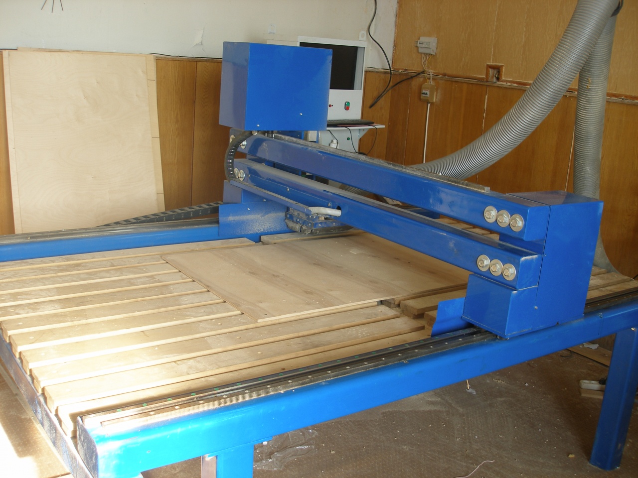 Деревообрабатывающий чпу. Кдс-4м деревообрабатывающий станок. Камнеобработка станок фрезерный с чпу. Чпу фс-3ш. 4 осевой фрезерный станок с чпу по дереву.