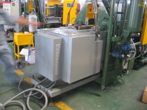 Горячекамерная машина для литья цветных металлов под давлением