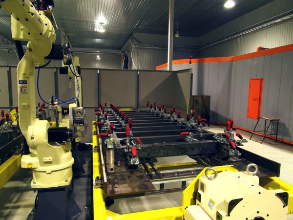 роботизированный комплекс, для сварки емкостей промышленные роботы